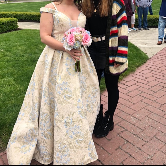 Vintage Style Cream and Blue Foral Formal Ball Gown Prom Dress off the shoulder - Picture 5 of 14